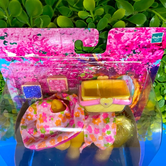 MY LITTLE PONY G3 NWT 2003 BERRY PICKIN’ FUN WITH BUTTERSCOTCH PRETTY FASHIONS - Picture 13 of 16